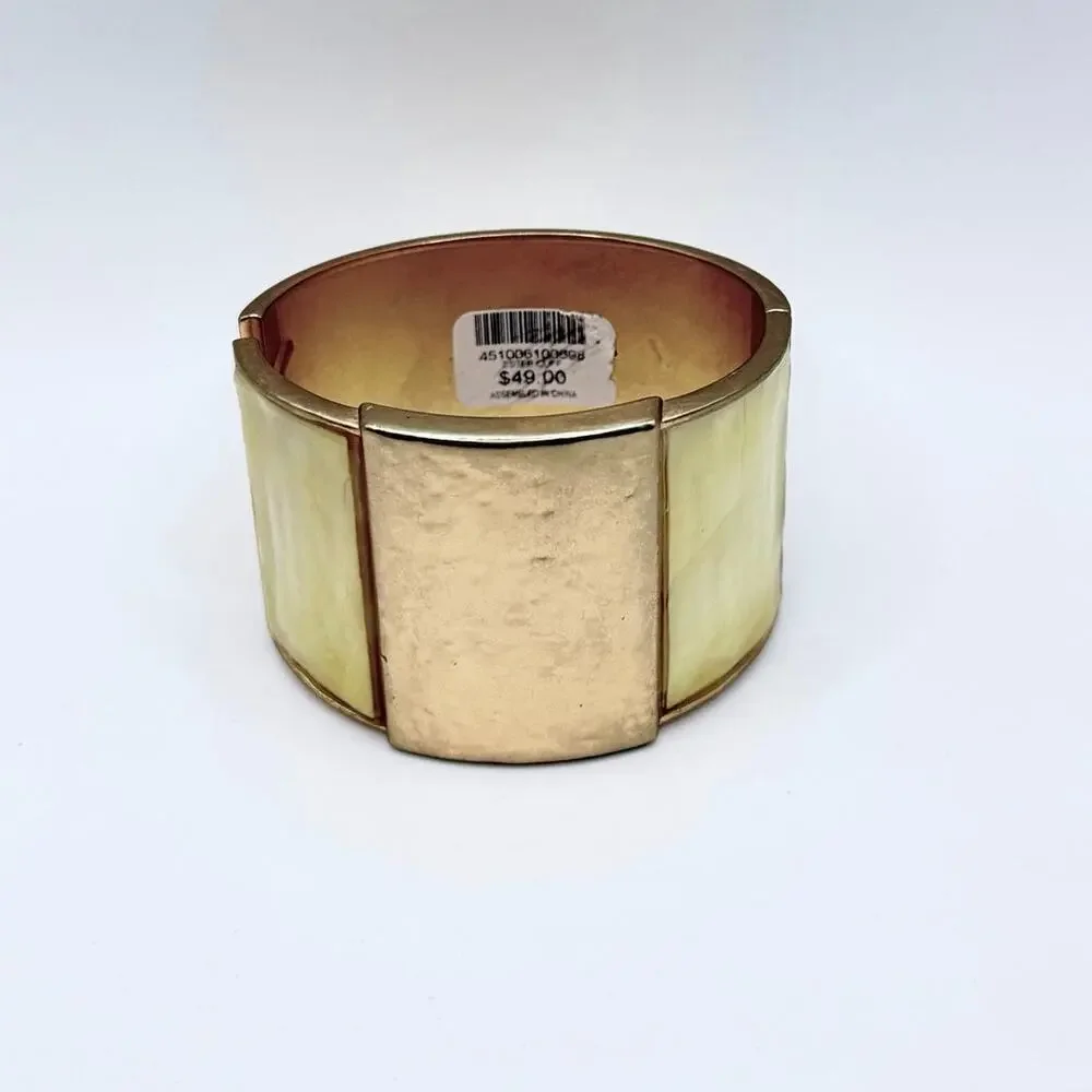 ✨ Gold Tone Hammered Hinged Bangle Bracelet NWT